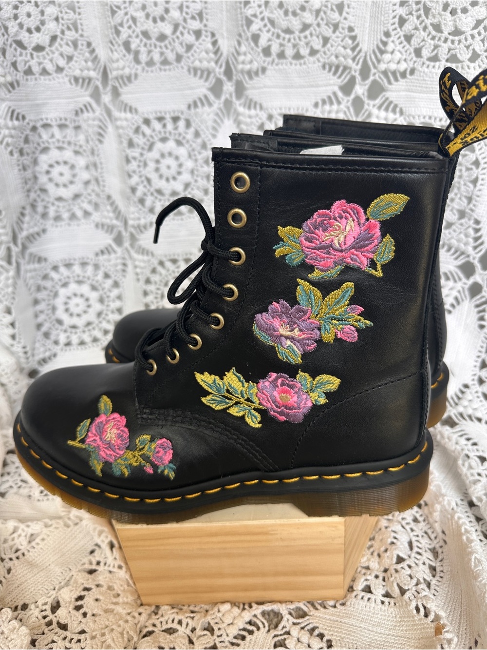 RARE Dr. Martens 1460 Vonda II Floral Embroidered Boots - Women’s Size 9 (NWOB) - Picture 2 of 13